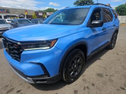 2025 Honda Pilot TrailSport AWD Low Mileage /LOADED /FINANCE ME! full