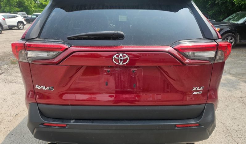 2020 Toyota RAV4 XLE AWD /Low Mileage /SUNROOF /FINANCE ME! full