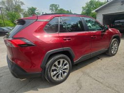 2020 Toyota RAV4 XLE AWD /Low Mileage /SUNROOF /FINANCE ME! full
