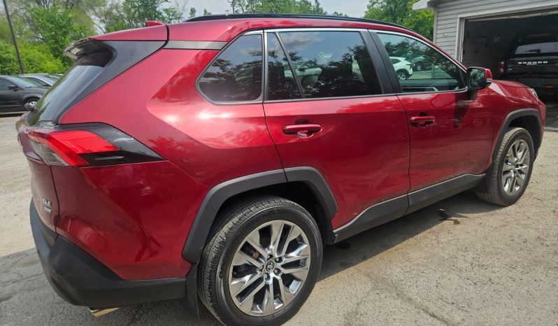 2020 Toyota RAV4 XLE AWD /Low Mileage /SUNROOF /FINANCE ME! full