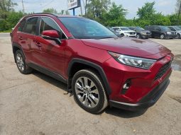 2020 Toyota RAV4 XLE AWD /Low Mileage /SUNROOF /FINANCE ME! full