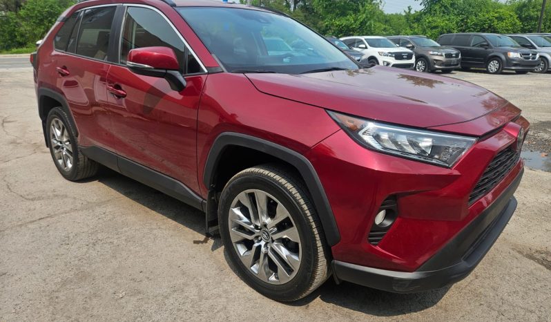 2020 Toyota RAV4 XLE AWD /Low Mileage /SUNROOF /FINANCE ME! full