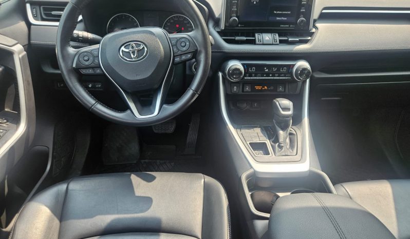 2020 Toyota RAV4 XLE AWD /Low Mileage /SUNROOF /FINANCE ME! full