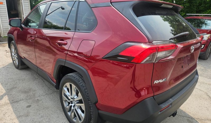 2020 Toyota RAV4 XLE AWD /Low Mileage /SUNROOF /FINANCE ME! full