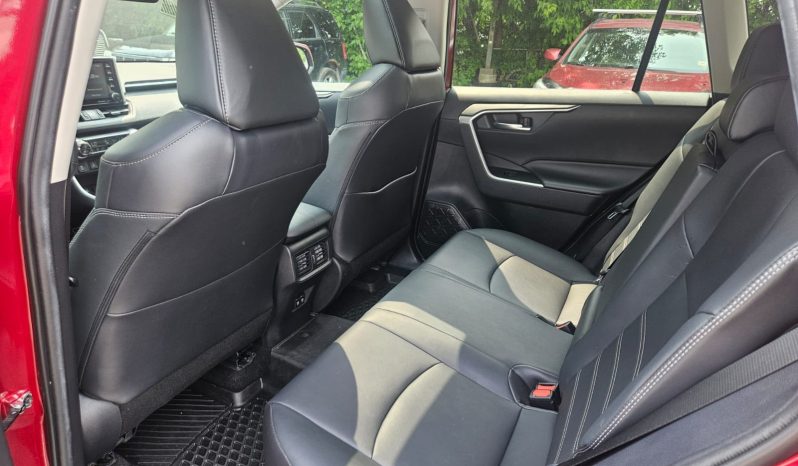 2020 Toyota RAV4 XLE AWD /Low Mileage /SUNROOF /FINANCE ME! full
