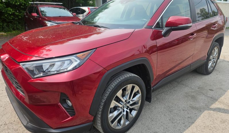 2020 Toyota RAV4 XLE AWD /Low Mileage /SUNROOF /FINANCE ME! full