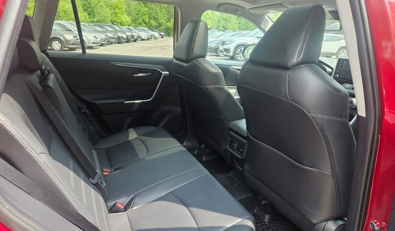 2020 Toyota RAV4 XLE AWD /Low Mileage /SUNROOF /FINANCE ME! full