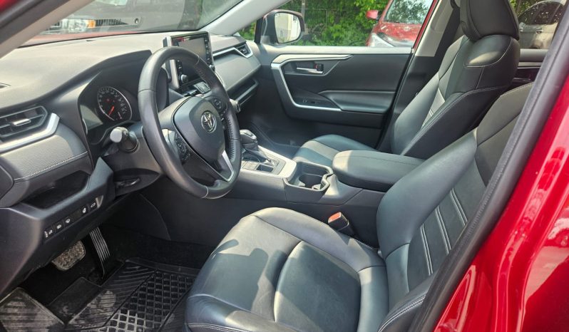 2020 Toyota RAV4 XLE AWD /Low Mileage /SUNROOF /FINANCE ME! full