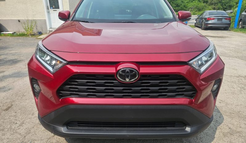 2020 Toyota RAV4 XLE AWD /Low Mileage /SUNROOF /FINANCE ME! full